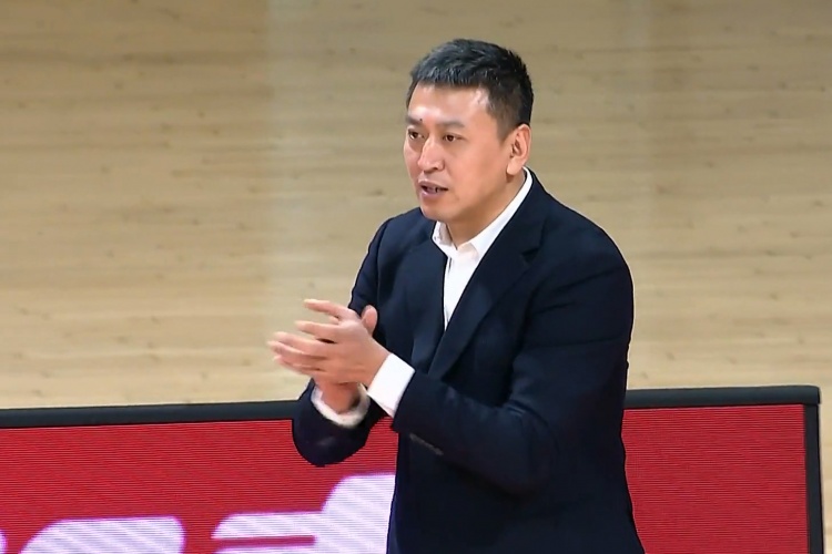 王世龙：宏远是11冠王我们打宏远抱着的都是学习的态度