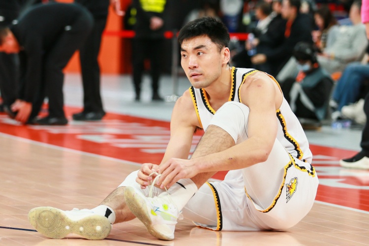 场均7.9篮板！媒体人：李晓旭本赛季的表现绝对值得入选全明星