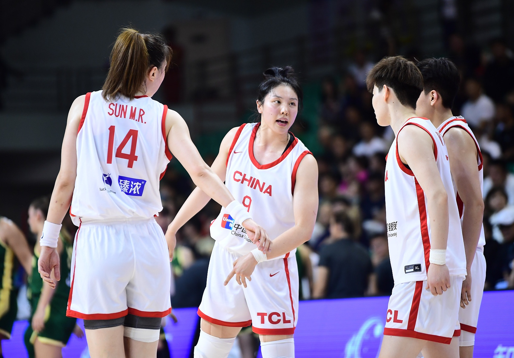 中国女篮防守强度不如以前本场球队几乎没有三分杀伤和威胁