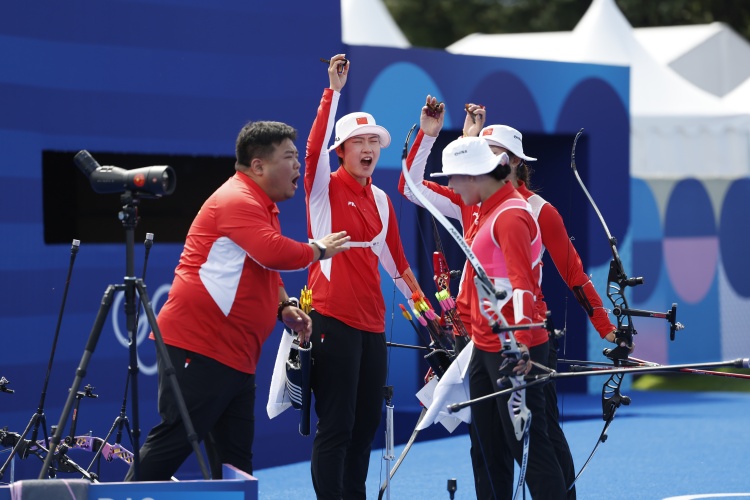 这位韩国教练说，要把“五星红旗的劲