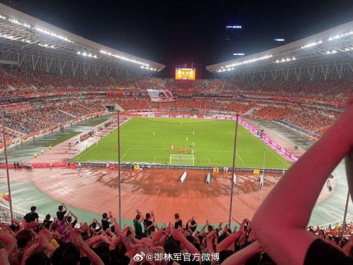 国安球迷团体御林军：记住这场耻辱，还有一次机会等待你们洗刷