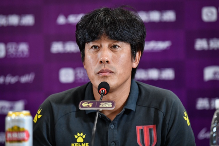 足球报：哀兵蓉城攻坚克难胜泰山，代价是球员都累得几乎无法行走