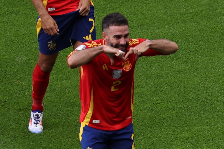 西班牙队正式比赛8连胜，是近7年来球队最长纪录