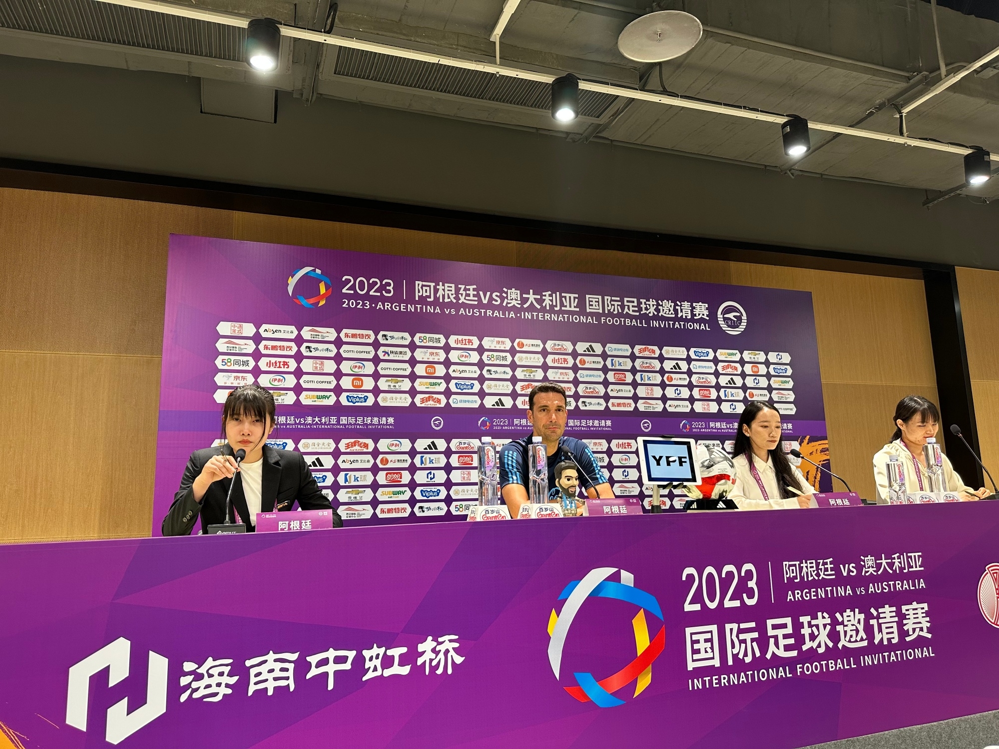 斯卡洛尼：原则上来说，梅西会踢满全场，不用担心
