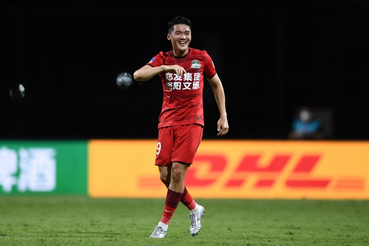 钟义浩迎来个人中超百场里程碑，前99场中超数据为9球11助