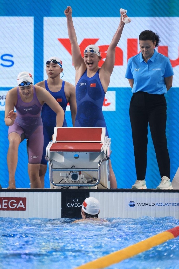 从第5追至第1！中国队夺世锦赛4200自由泳金牌，李冰洁首金