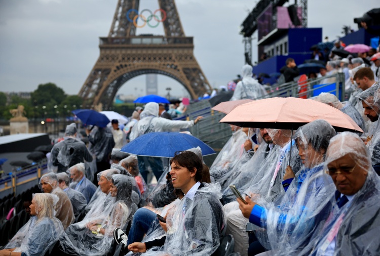 天公不作美，巴黎奥运会临近开幕现场突发降雨