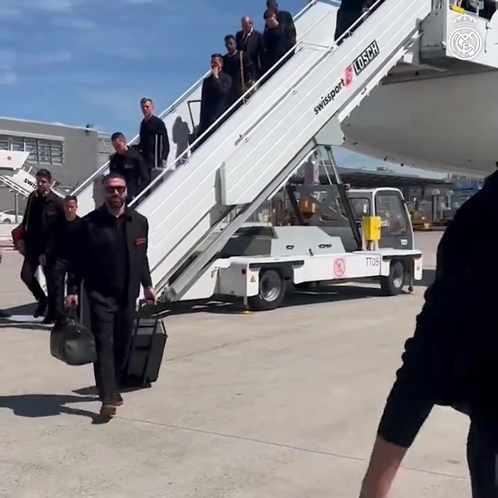 皇马官方社媒晒球队抵达德国视频：你好，慕尼黑！