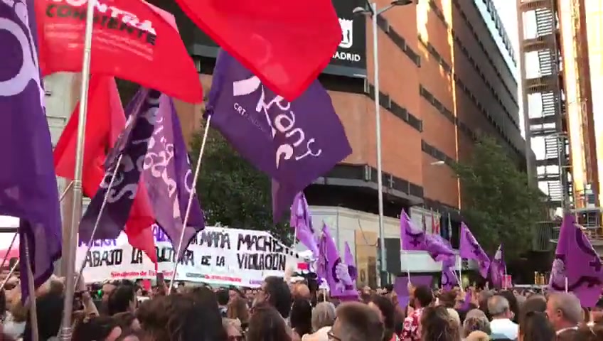 邮报：埃尔莫索的支持者在马德里街头抗议，并谴责卢比亚莱斯