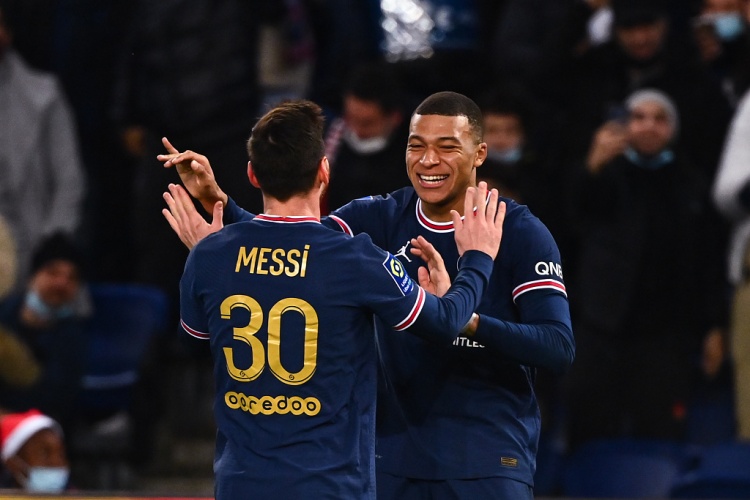 队报巴黎球员评分：姆巴佩梅开二度8分，梅西1次助攻6分