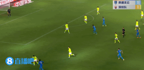 深圳球员徐浩峰撞倒罗马里奥，两黄变一红被罚下