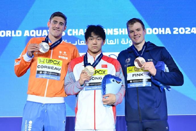 燃！董志豪夺200米蛙泳冠军，最后50米连超5人&最后5米绝杀