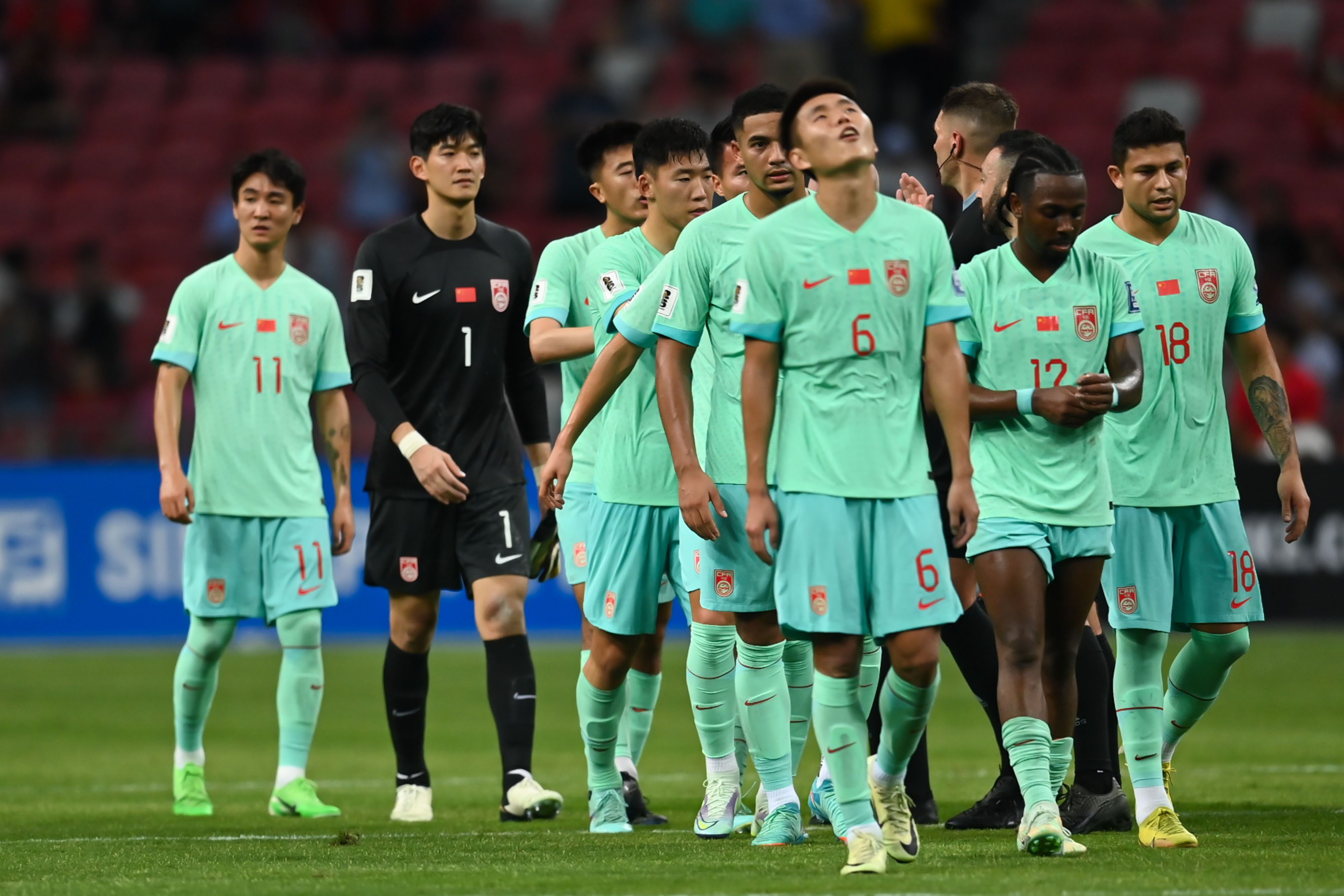 当地华人司机：新加坡早已放弃足球不要被中国队打个80就好了