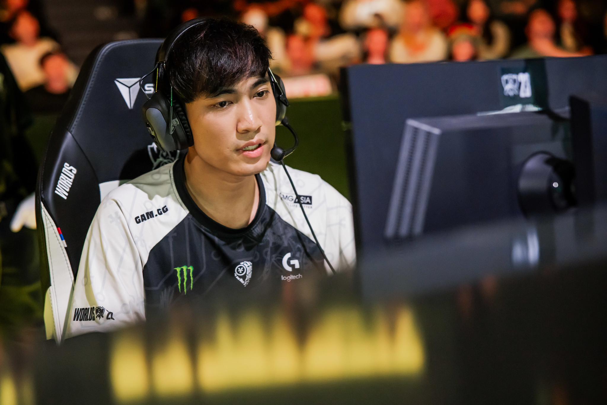 GAM俱乐部队长兼打野Levi看队内两人涉嫌假赛：焯泥玛！FxxK