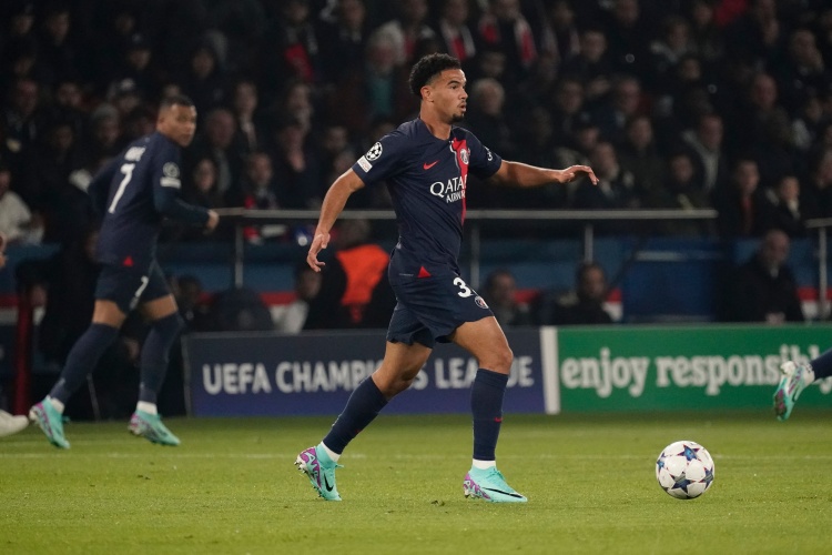 17岁246天，巴黎小将埃梅里成入选法国一线队最年轻的球员