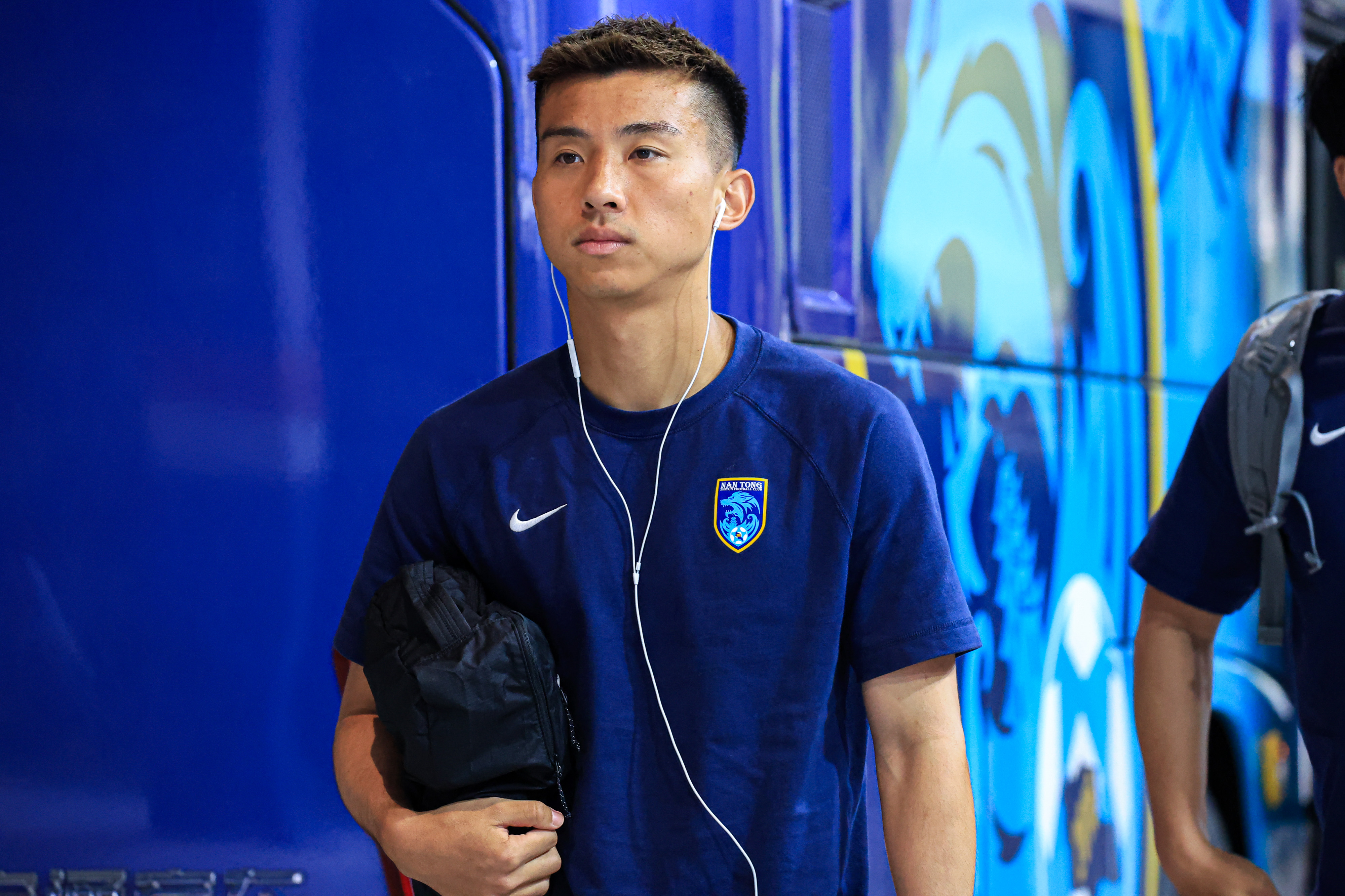 中国香港球员李毅凯离开南通支云，转会标准流浪