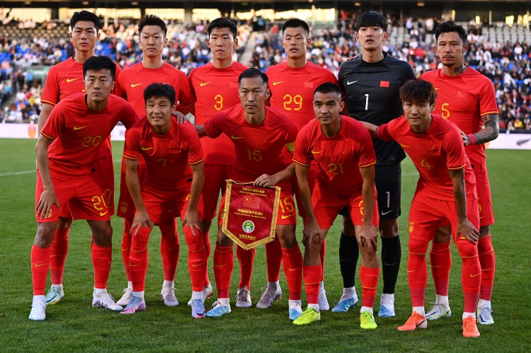 体坛：国足短期难换血集训选址难&在地方完全“不受待见”