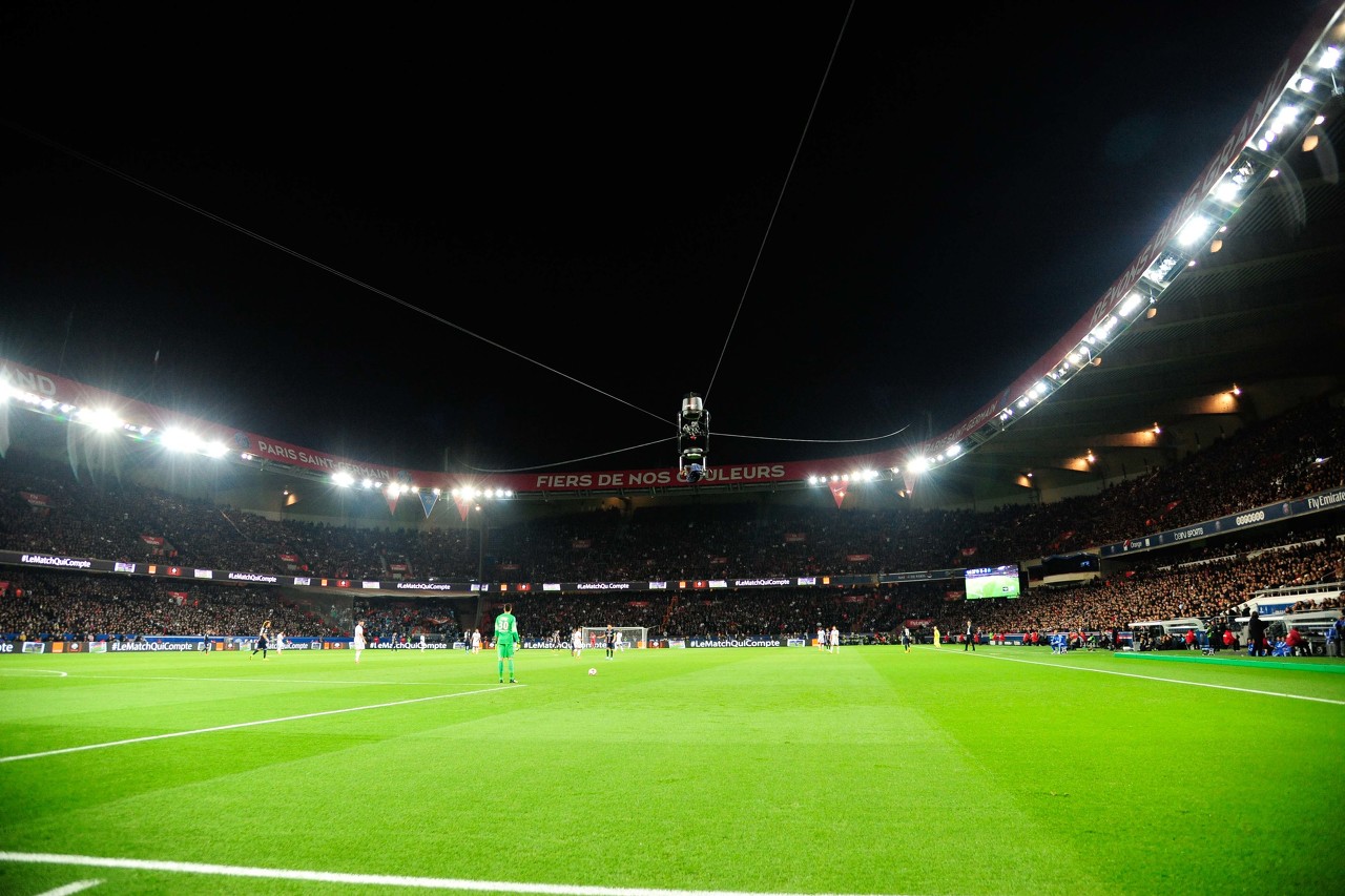 官方：巴黎&米兰因球迷行为被罚款，巴黎罚9.8万欧米兰罚2.3万欧