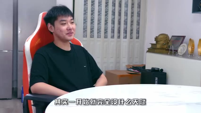 OMG上单Hery：第一年还卡在白金二第二年就打上职业了