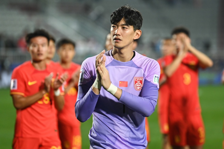 记者：国足两场亚洲杯踢完最佳球员应该是颜骏凌吧