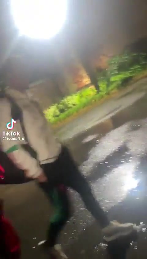 王涛直呼内行球迷尾随芒特三天，疑似索要大量签名球衣然后倒卖