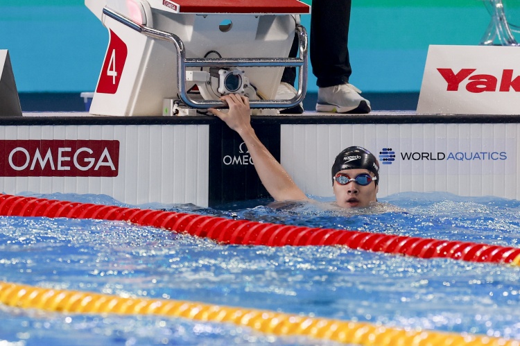 世界冠军泳联世锦赛男子100米自由泳决赛潘展乐47秒53夺金！