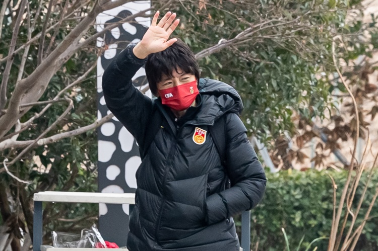 足球报：对阵英格兰这样的对手，中国女足不排除使用三后卫阵型