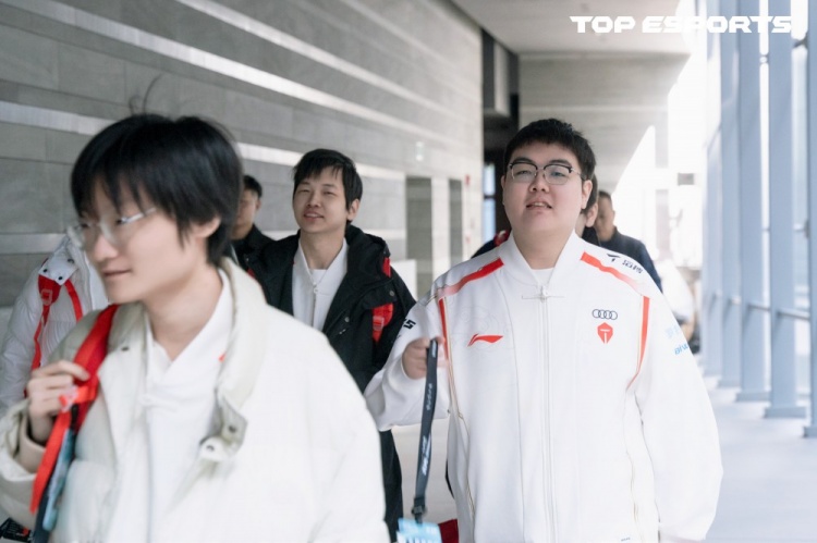 TES发布对阵UP赛前返图：春意勃发，登场搏赢