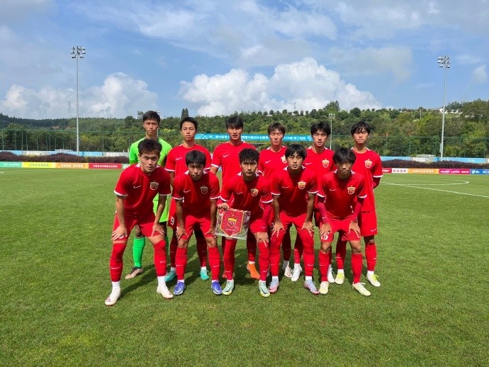 青少年足球联赛第三阶段第三轮，上海海港U19队01武汉三镇05队