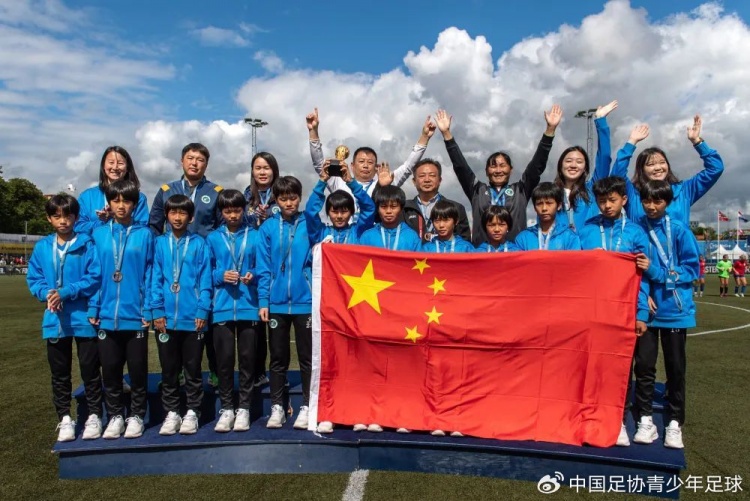 琼中女足在“哥德堡杯”世界青少年足球锦标赛斩获铜牌