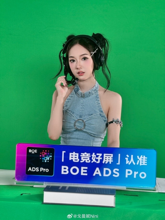 无畏契约美女解说戈曼妮晒照：八月倒计时