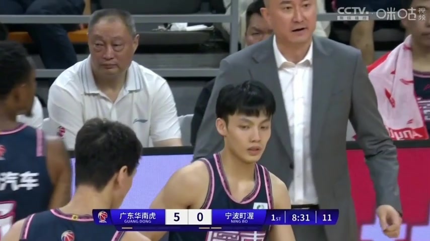 赵戌宏下顺太慢错失机会，杜锋指导直接发飙爆粗训斥！