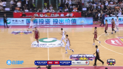 赵晏满垃圾时间扣空篮 引发浙江全队不满！