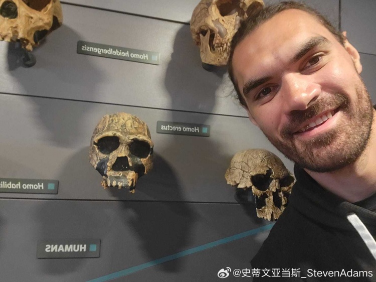 亚当斯：在博物馆学习中国文化兄弟们说去中国该逛哪些景点