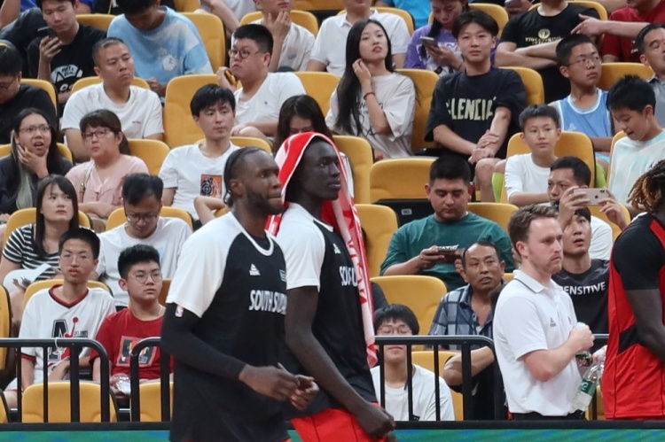 保存实力加布里埃尔基本没上场主要在替补席摸鱼