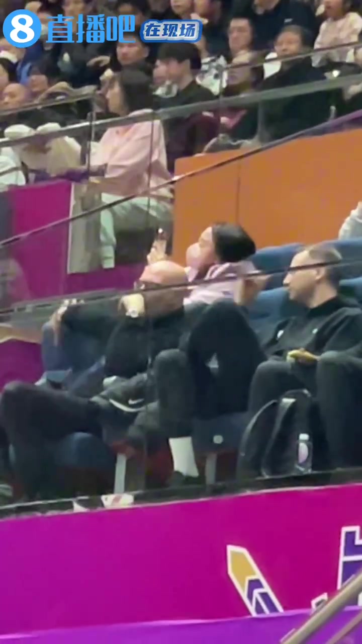来为中国男篮选拔人才乔尔杰维奇现身北控比赛现场观战！