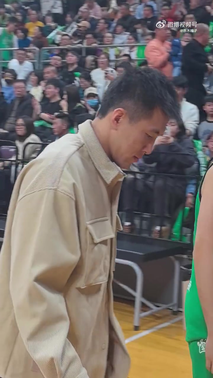 型男呀！郭艾伦这工装风可还行