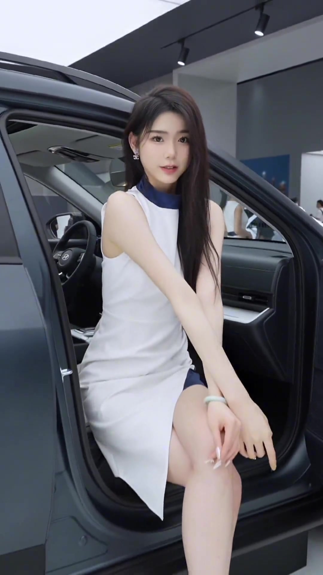 美美哒！你更喜欢小六做车模还是做啦啦队