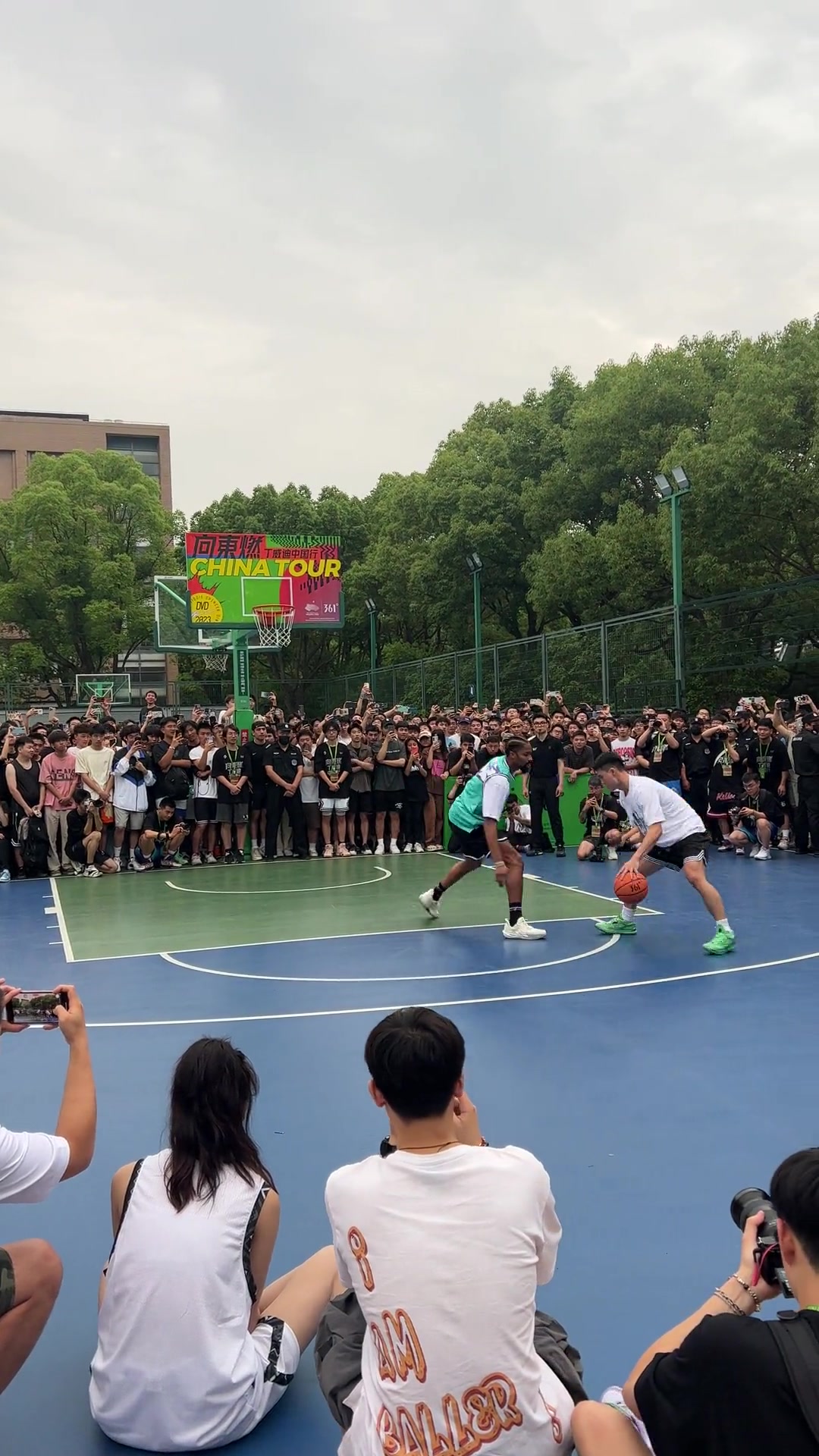 尴尬！丁威迪夏天中国行与黎伊扬单挑惨遭后者穿裆拉回三分绝杀