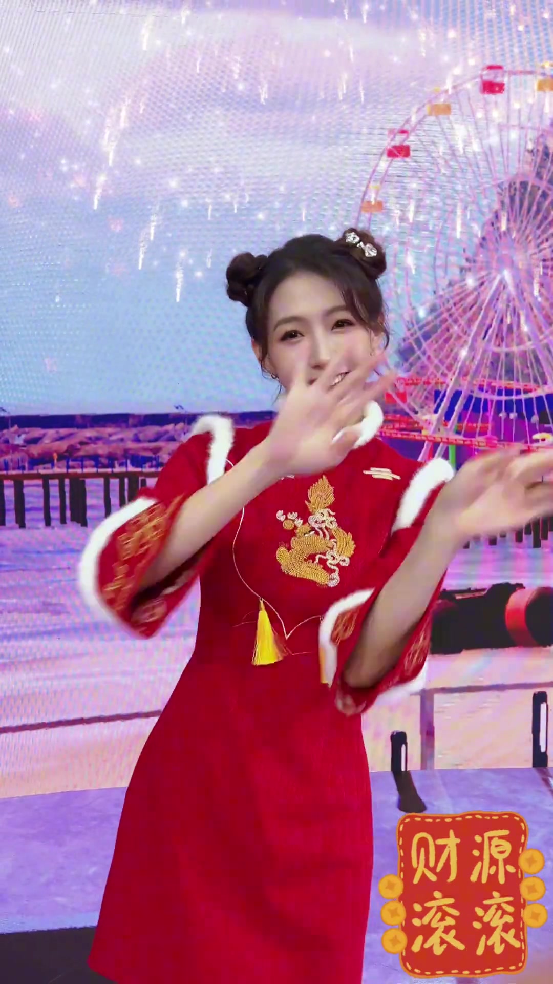 美女主播雪儿晒拜年视频：祝愿大家除夕快乐新年快乐！