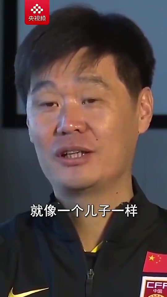 李霄鹏：中国男足像个儿子一样，不争气的儿子