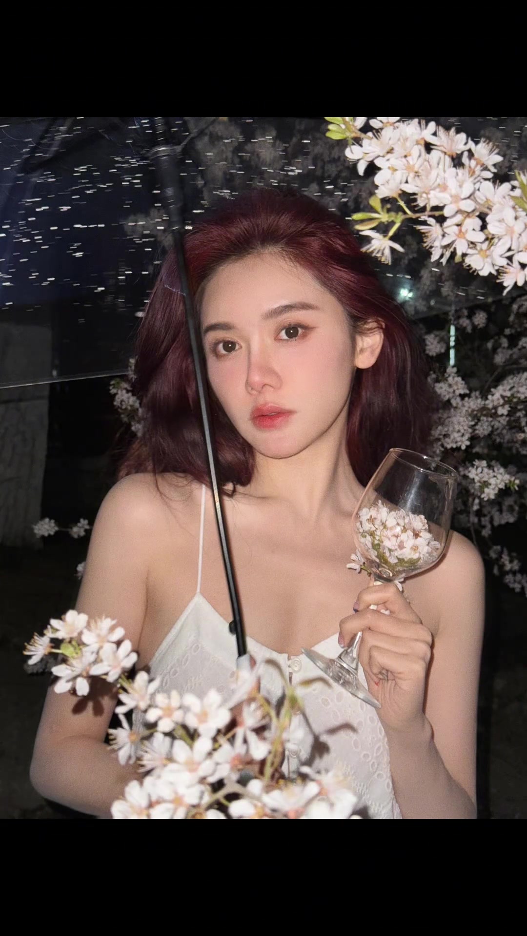 这穿搭谁能不爱啊！美娜现场教学如何拍出唯美大片：哪个女孩对会拍照的男生有抵抗力啊
