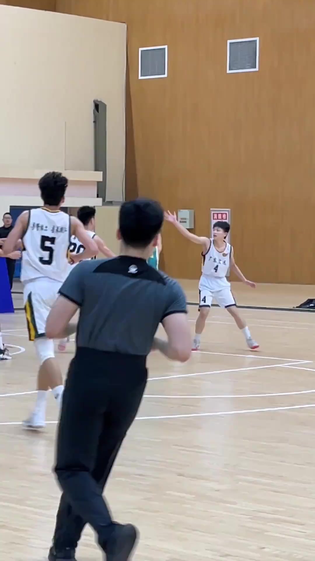 这波配合放到Nba都是相当炸裂的
