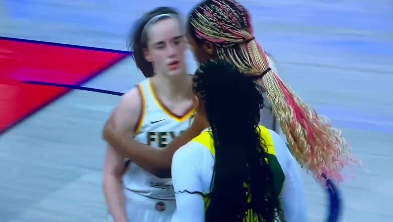 WNBA女状元克拉克冲突了都这么好看！