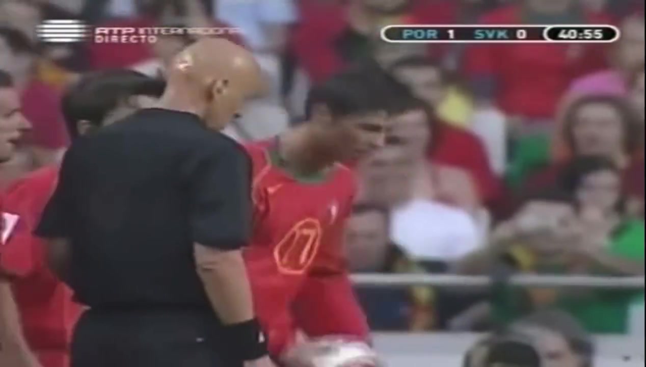 06年今天，C罗为葡萄牙队踢进了这粒令人惊叹的任意球