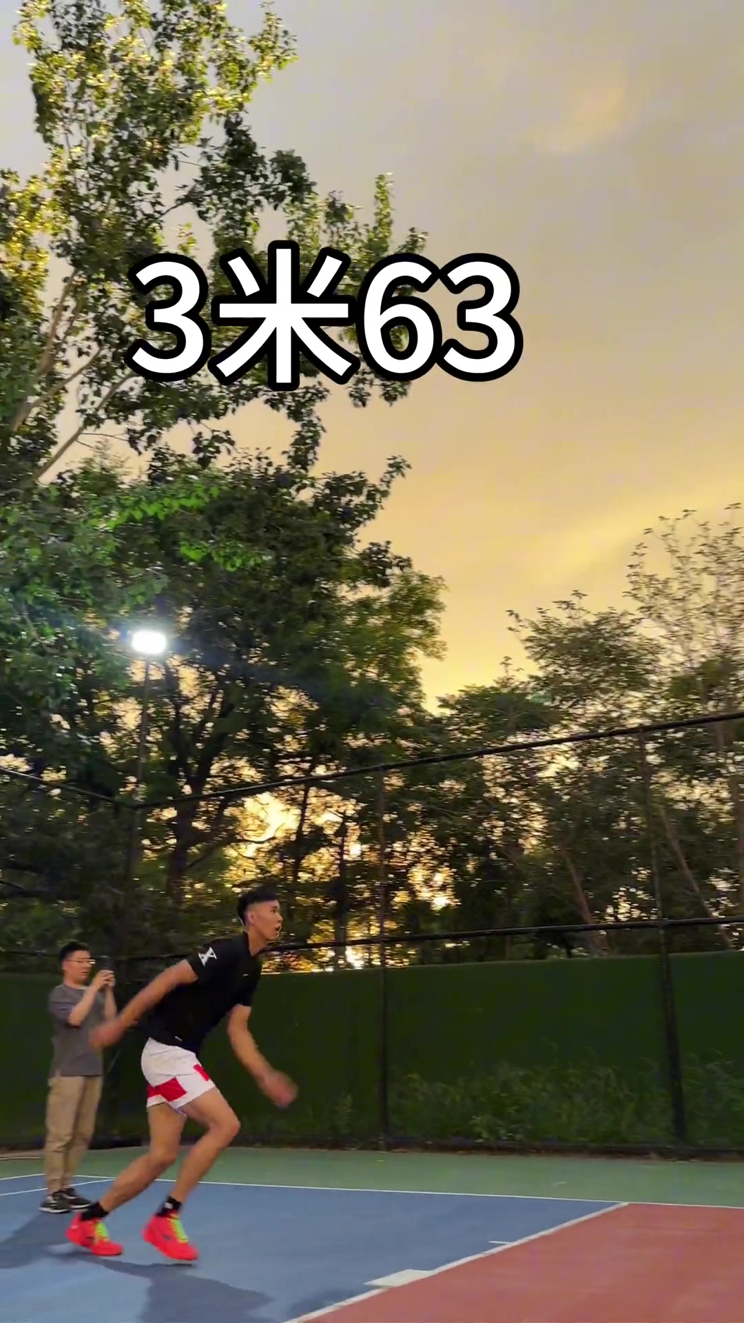 吴勇豪体测数据：身高206臂展214摸高372