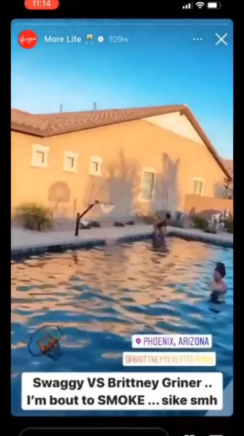 WNBA布兰妮格里纳赤身投篮视频火了！很多网友怀疑她是男的！吧友感受下这是女人