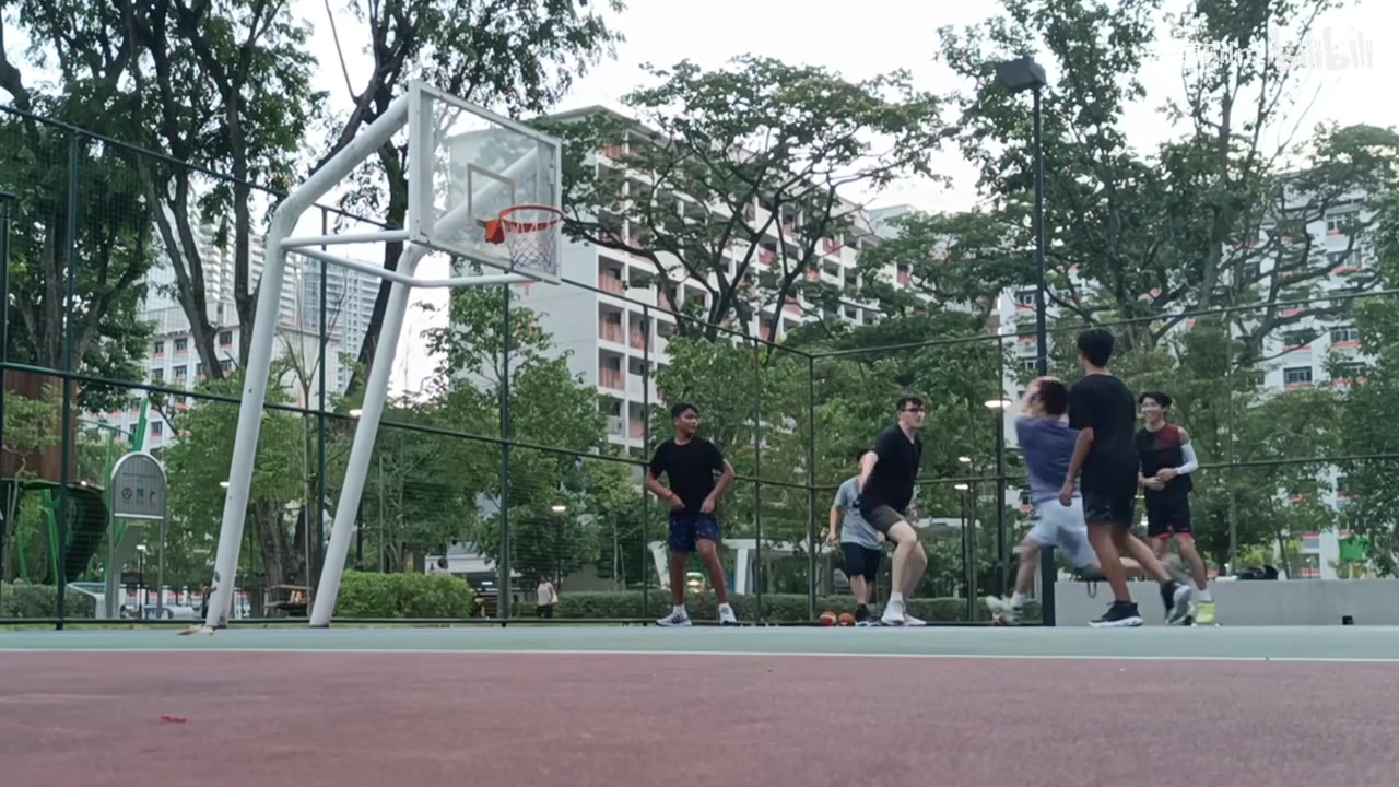新加坡野球场一幕：神秘的中国力量暴打新加坡街头篮球