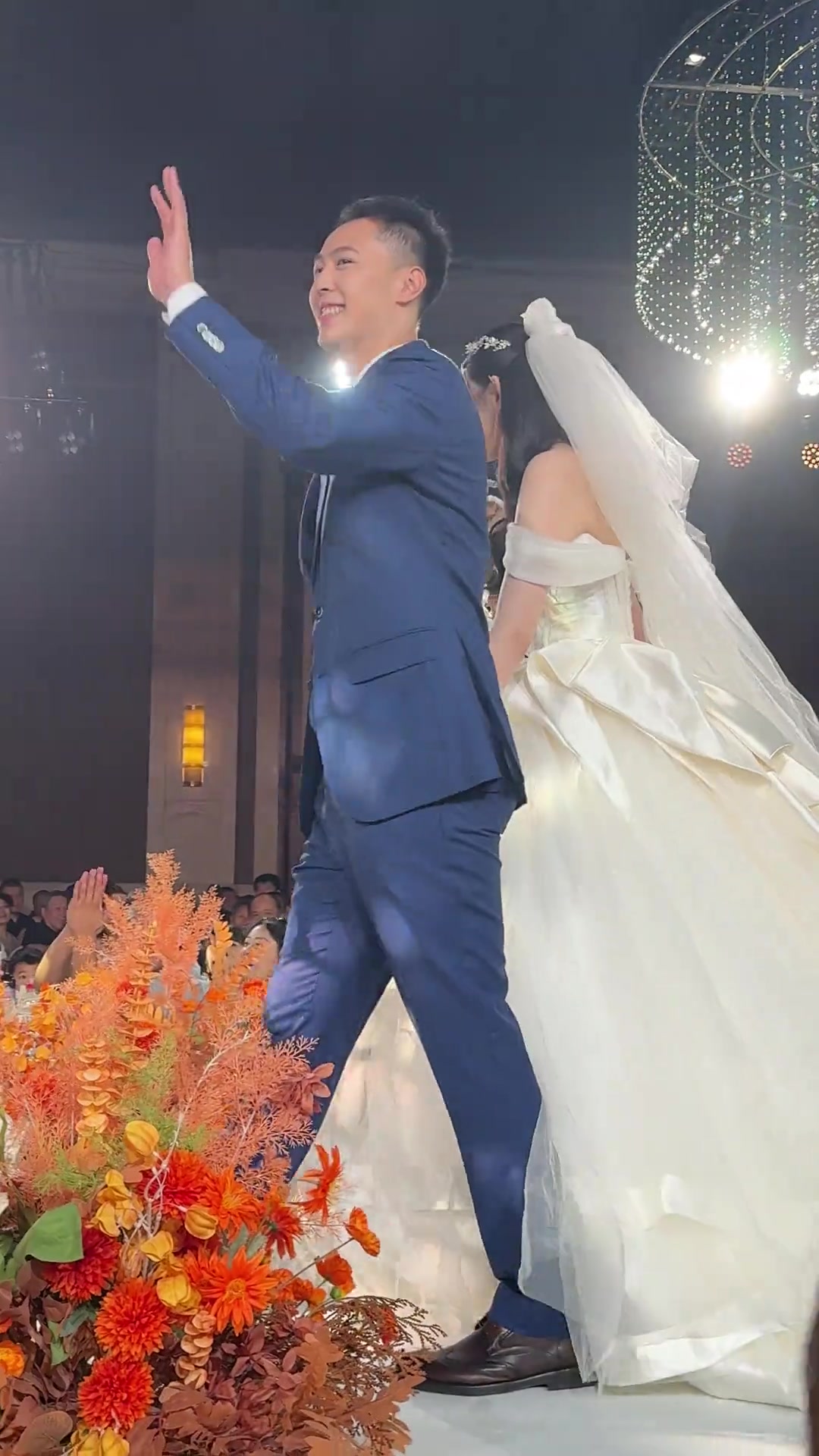 范子铭晒北京后卫姜文结婚视频：祝二位新人永结同心百年好合！
