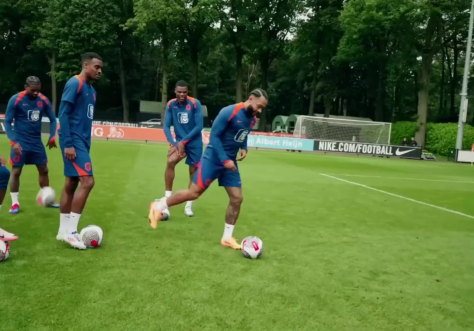 荷兰国家队训练原声，谁能站出来拯救球队
